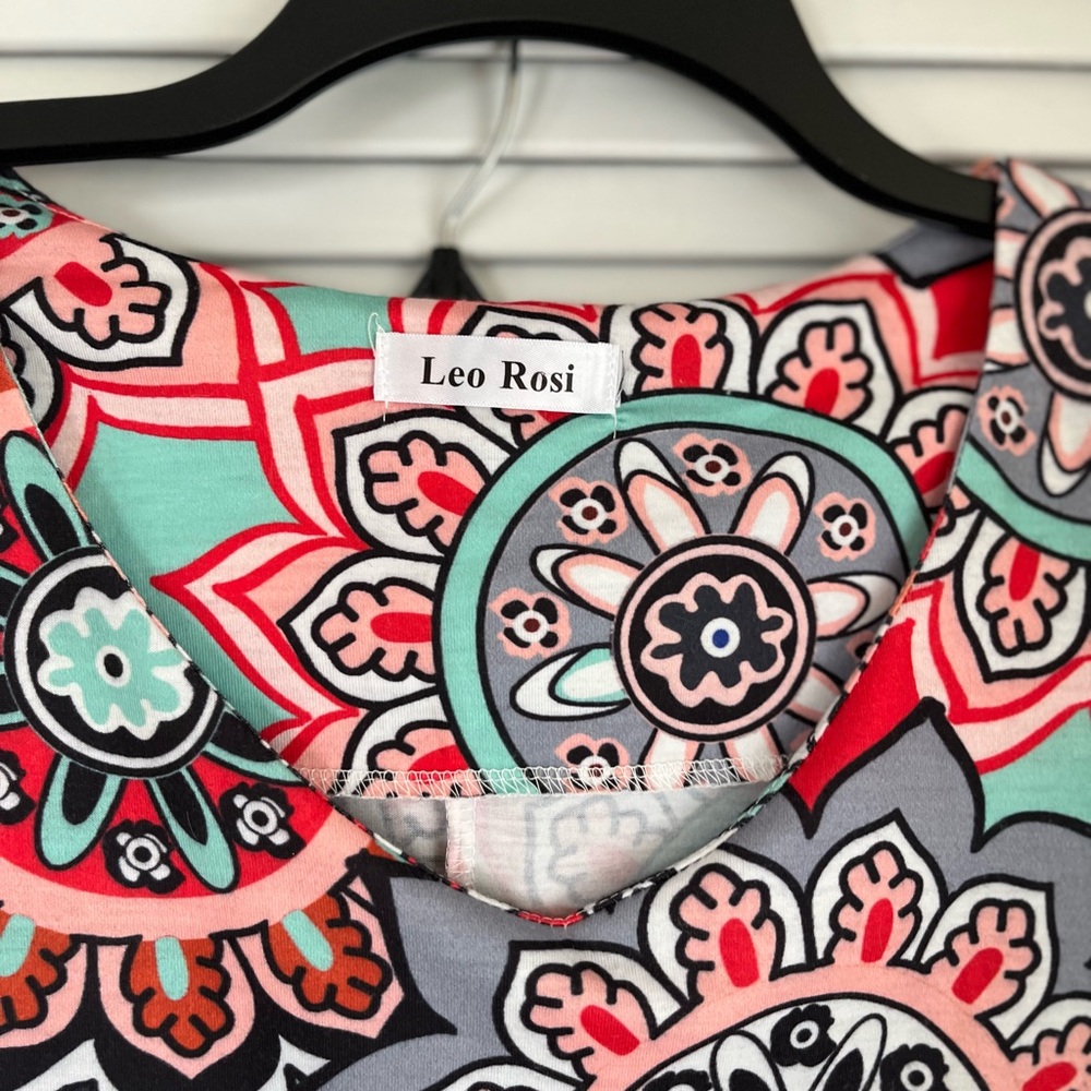 Leo Rosi Multicolor Floral short casual fun dress, long sleeves.